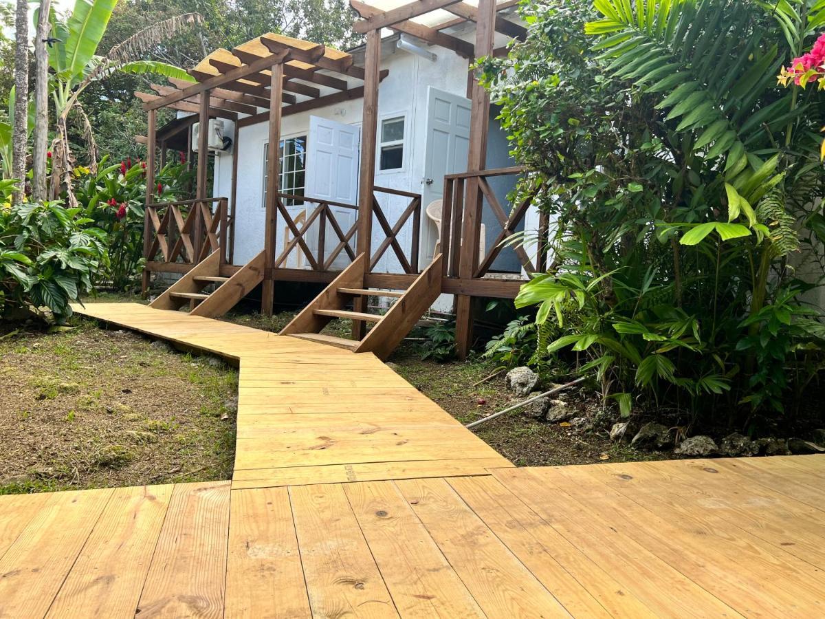Jamaica Colors Hotel And Eco-Retreat ปอร์ตอันโตนิโอ ภายนอก รูปภาพ